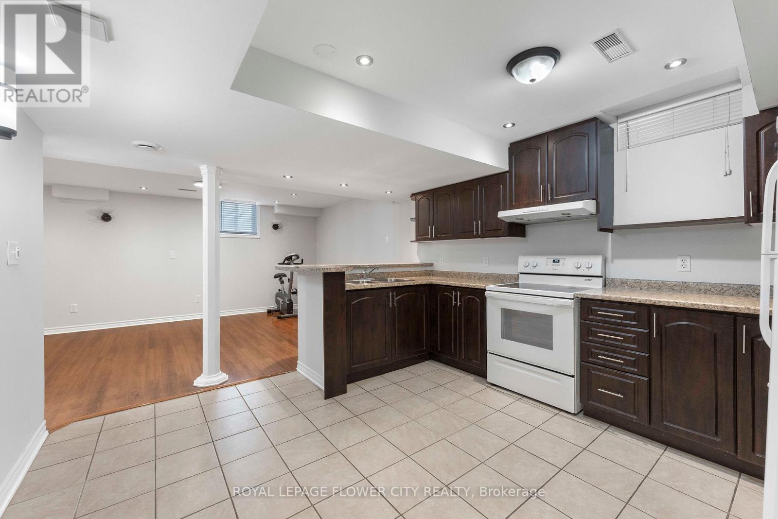 91 Abitibi Lake Drive, Brampton, Ontario  L6R 0V7 - Photo 35 - W12828632