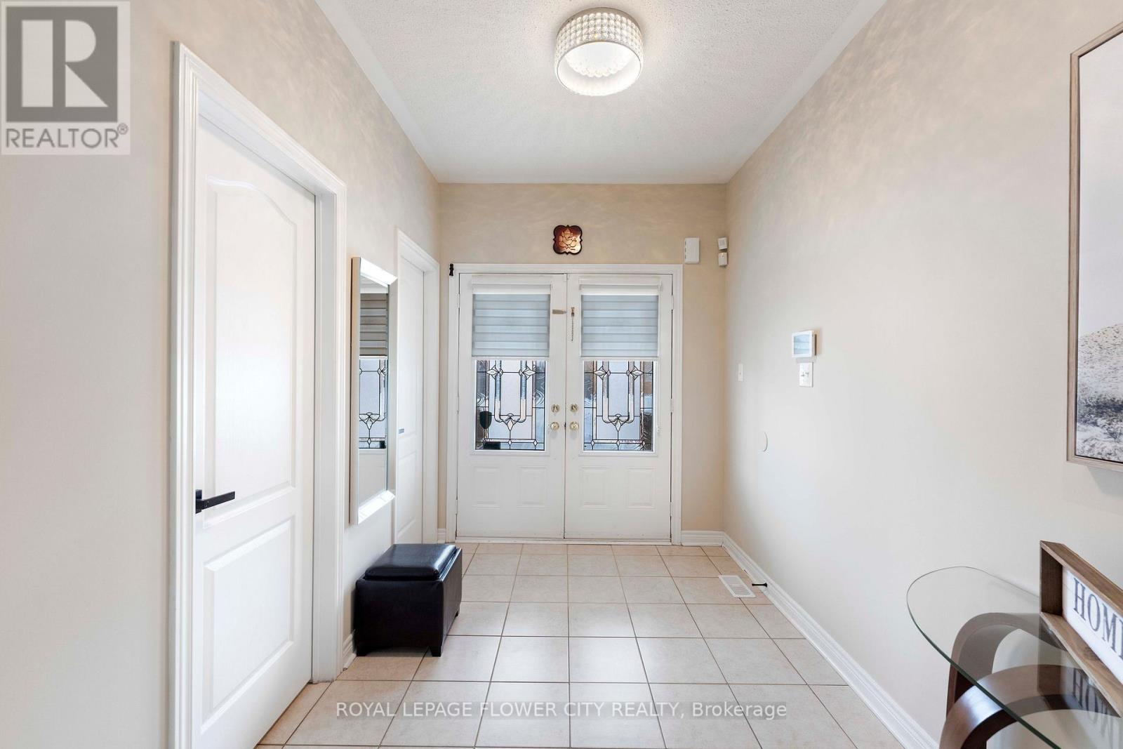 91 Abitibi Lake Drive, Brampton, Ontario  L6R 0V7 - Photo 5 - W12828632