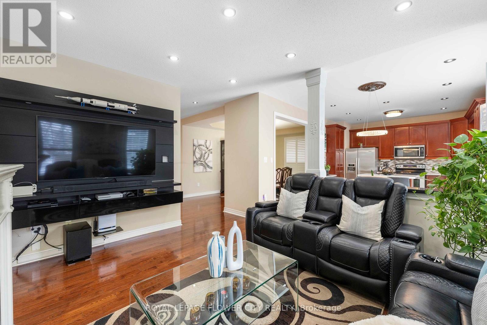 91 Abitibi Lake Drive, Brampton, Ontario  L6R 0V7 - Photo 6 - W12828632