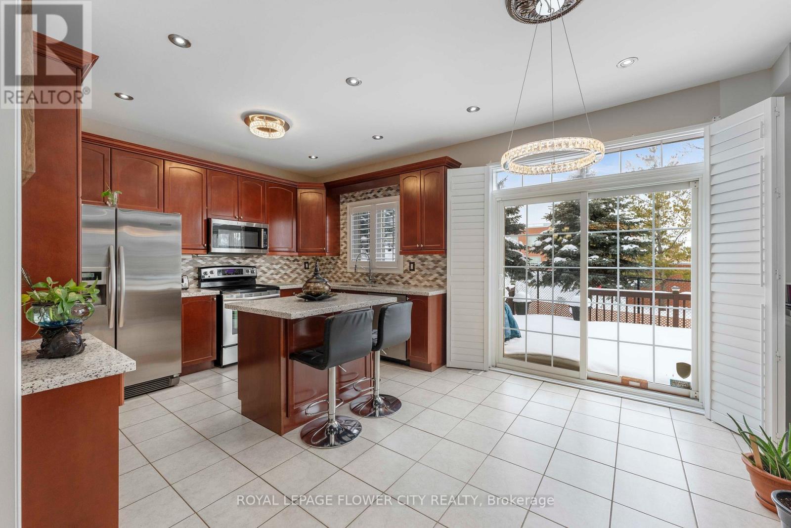 91 Abitibi Lake Drive, Brampton, Ontario  L6R 0V7 - Photo 9 - W12828632