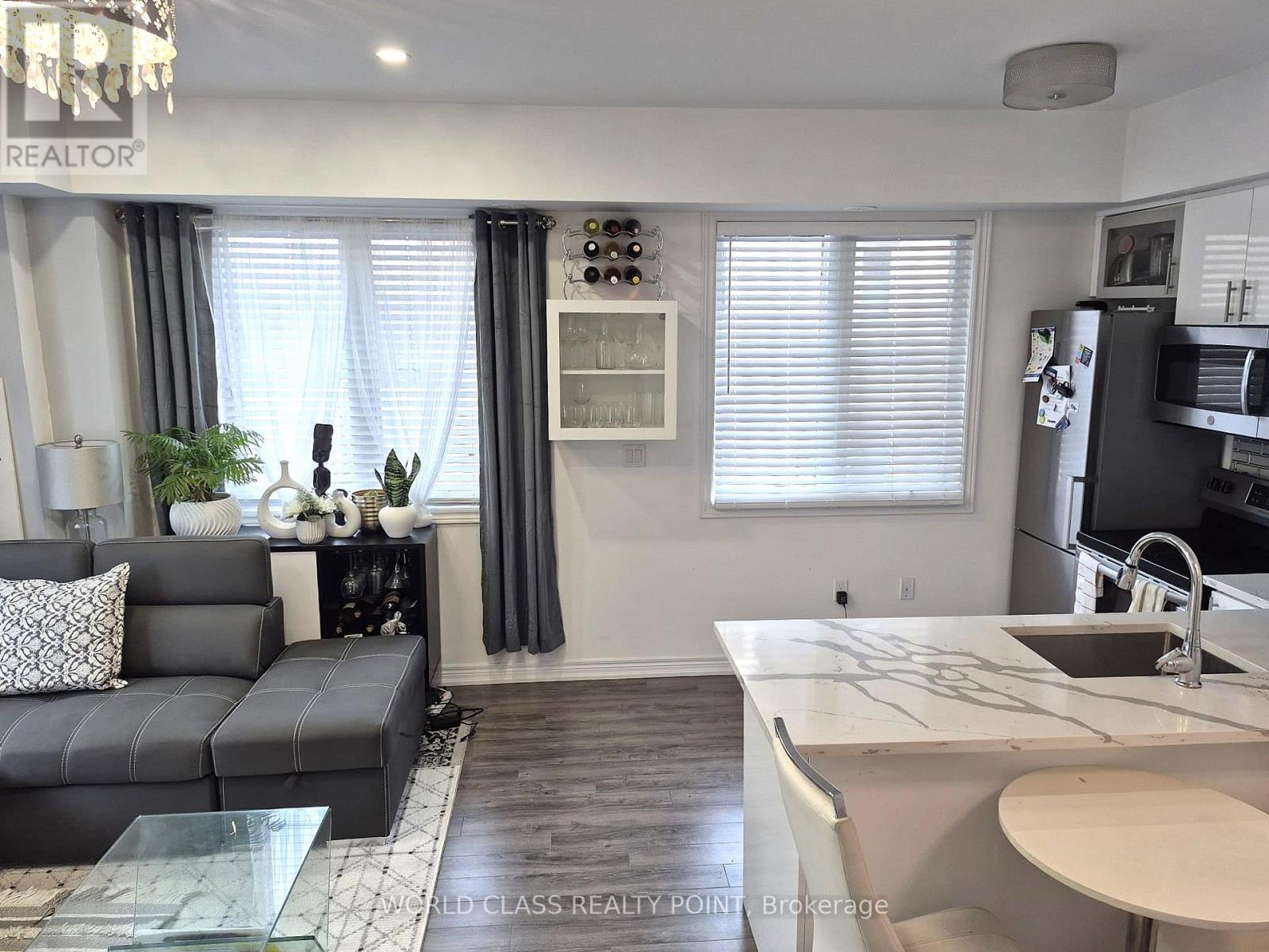 212 - 370 Hopewell Avenue, Toronto, Ontario  M6E 2S2 - Photo 4 - W12828666