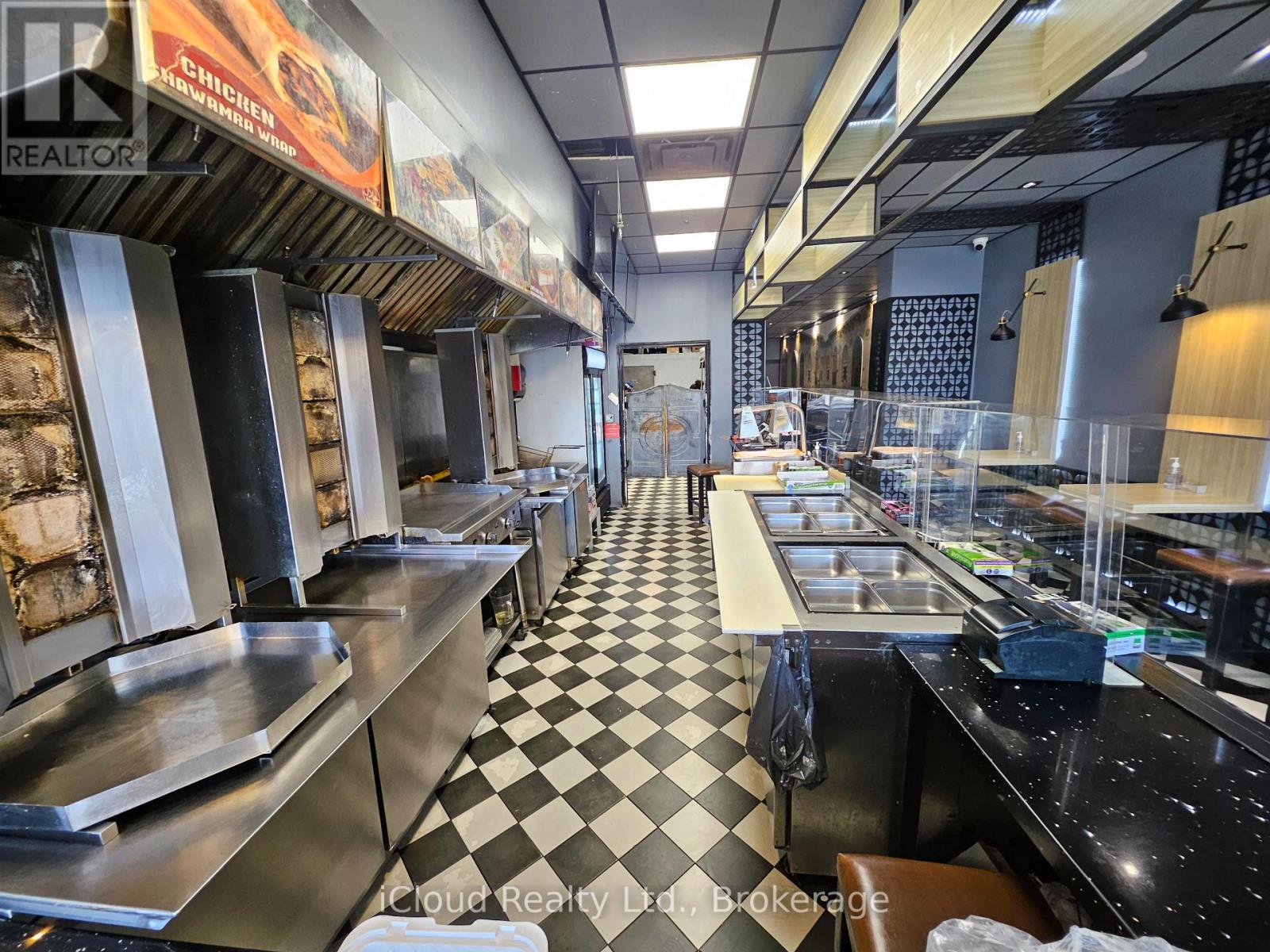 4 - 377 Burnhamthorpe Road E, Mississauga, Ontario  L5A 3Y1 - Photo 2 - W12828668