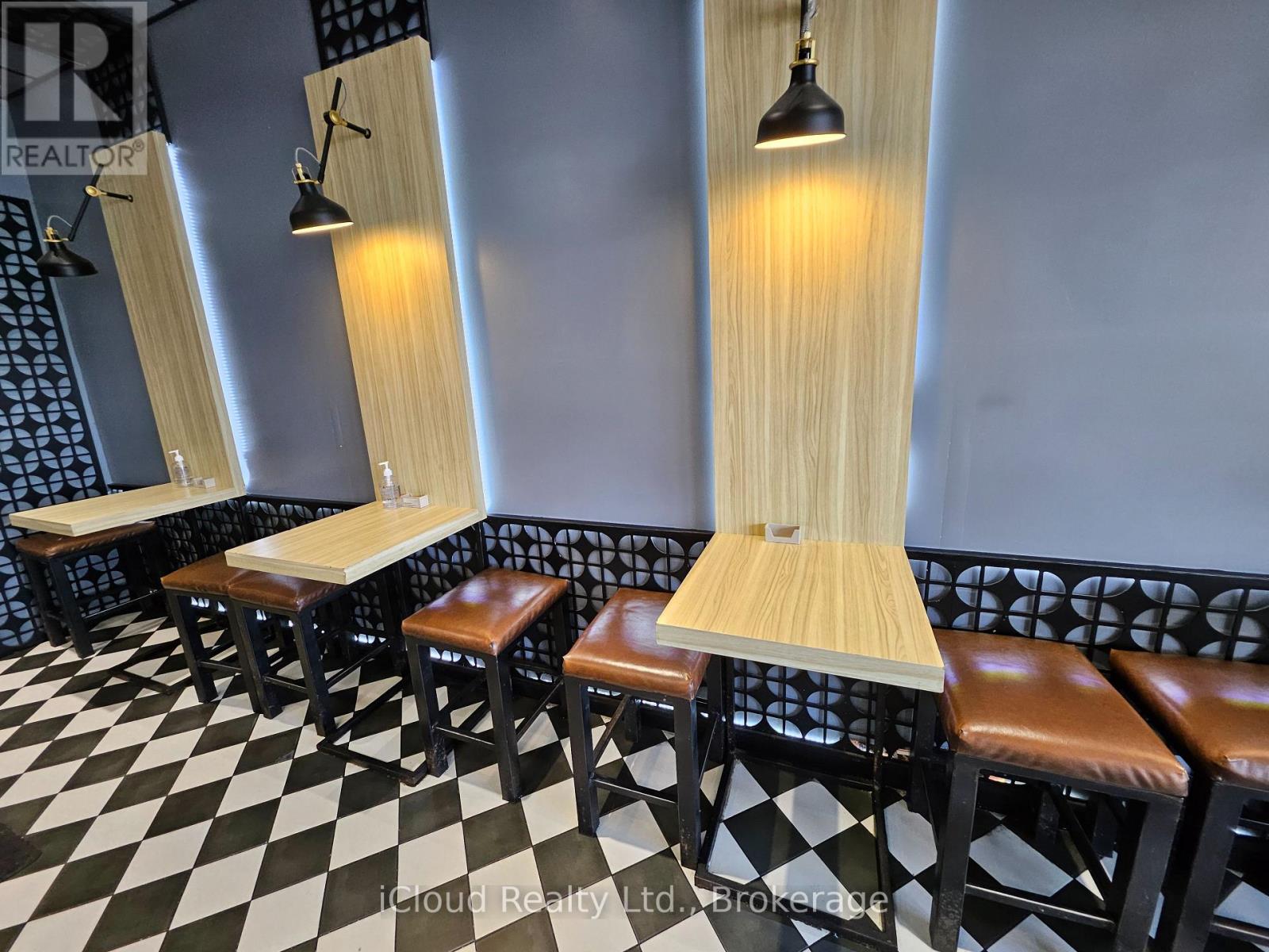 4 - 377 Burnhamthorpe Road E, Mississauga, Ontario  L5A 3Y1 - Photo 3 - W12828668