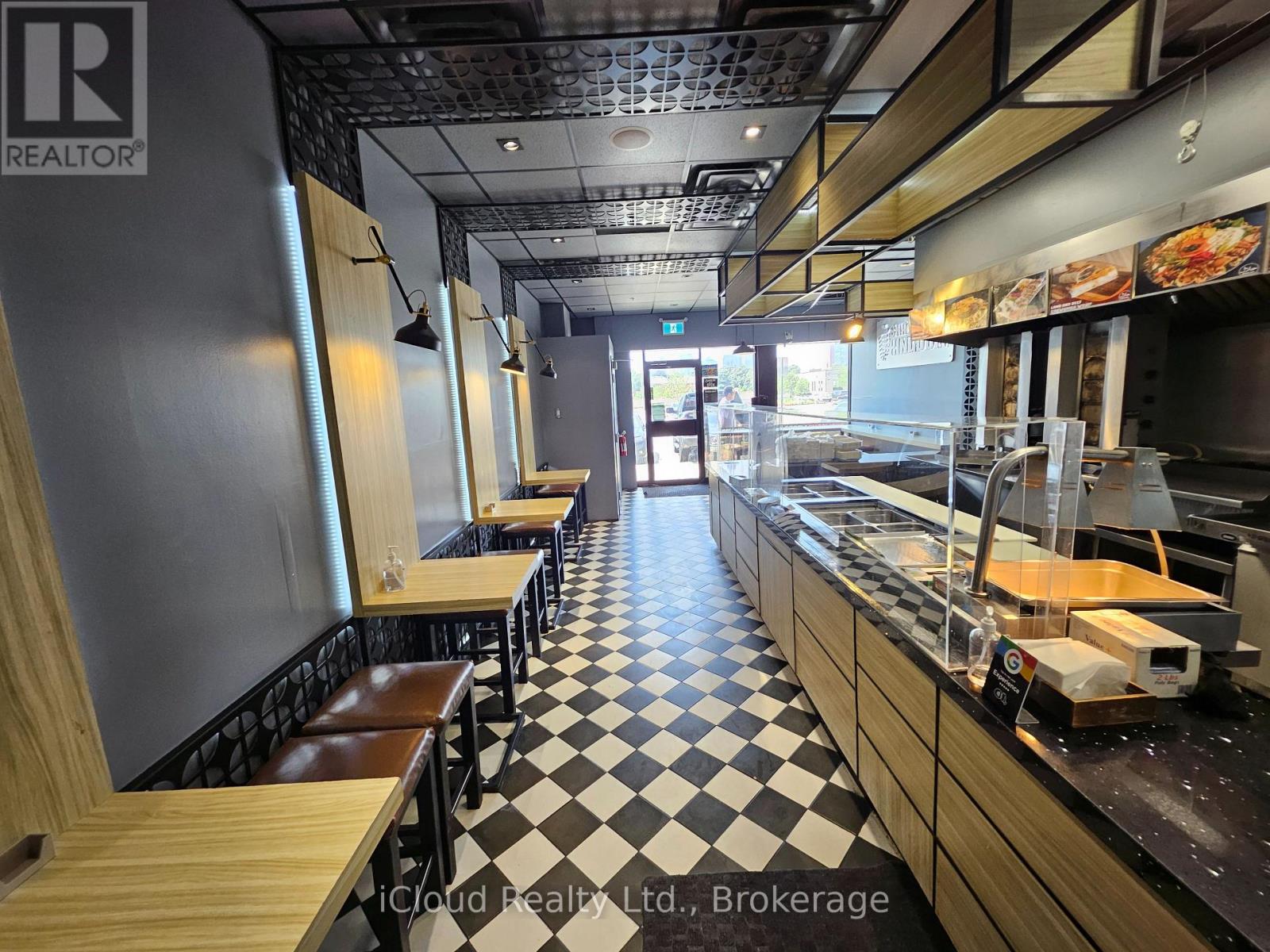 4 - 377 Burnhamthorpe Road E, Mississauga, Ontario  L5A 3Y1 - Photo 4 - W12828668