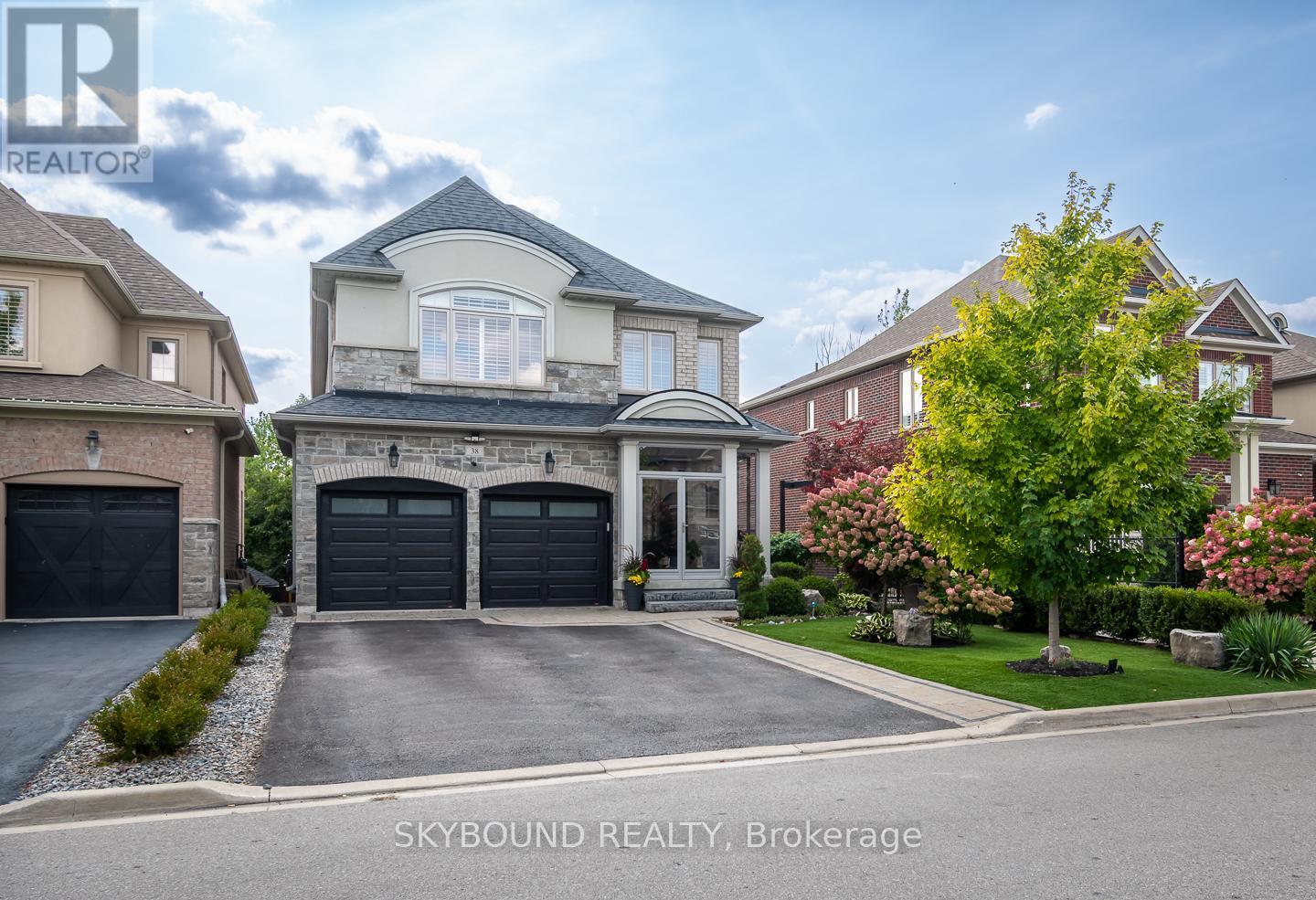 38 SILVER POND DRIVE, Halton Hills, Ontario