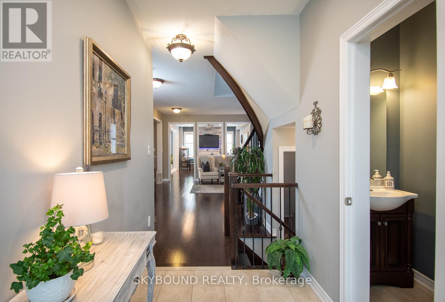 38 Silver Pond Drive, Halton Hills, Ontario  L7G 0G6 - Photo 4 - W12828680