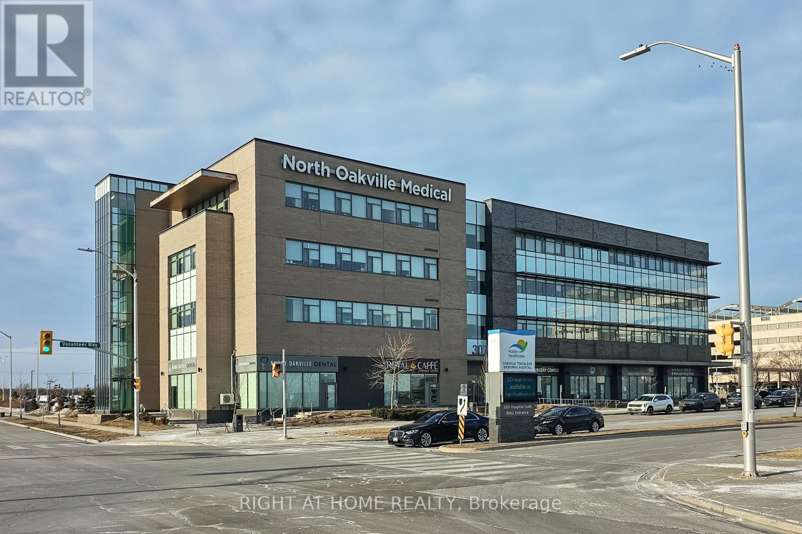 414 - 3075 Hospital Gate, Oakville, Ontario  L6M 1M1 - Photo 1 - W12828706