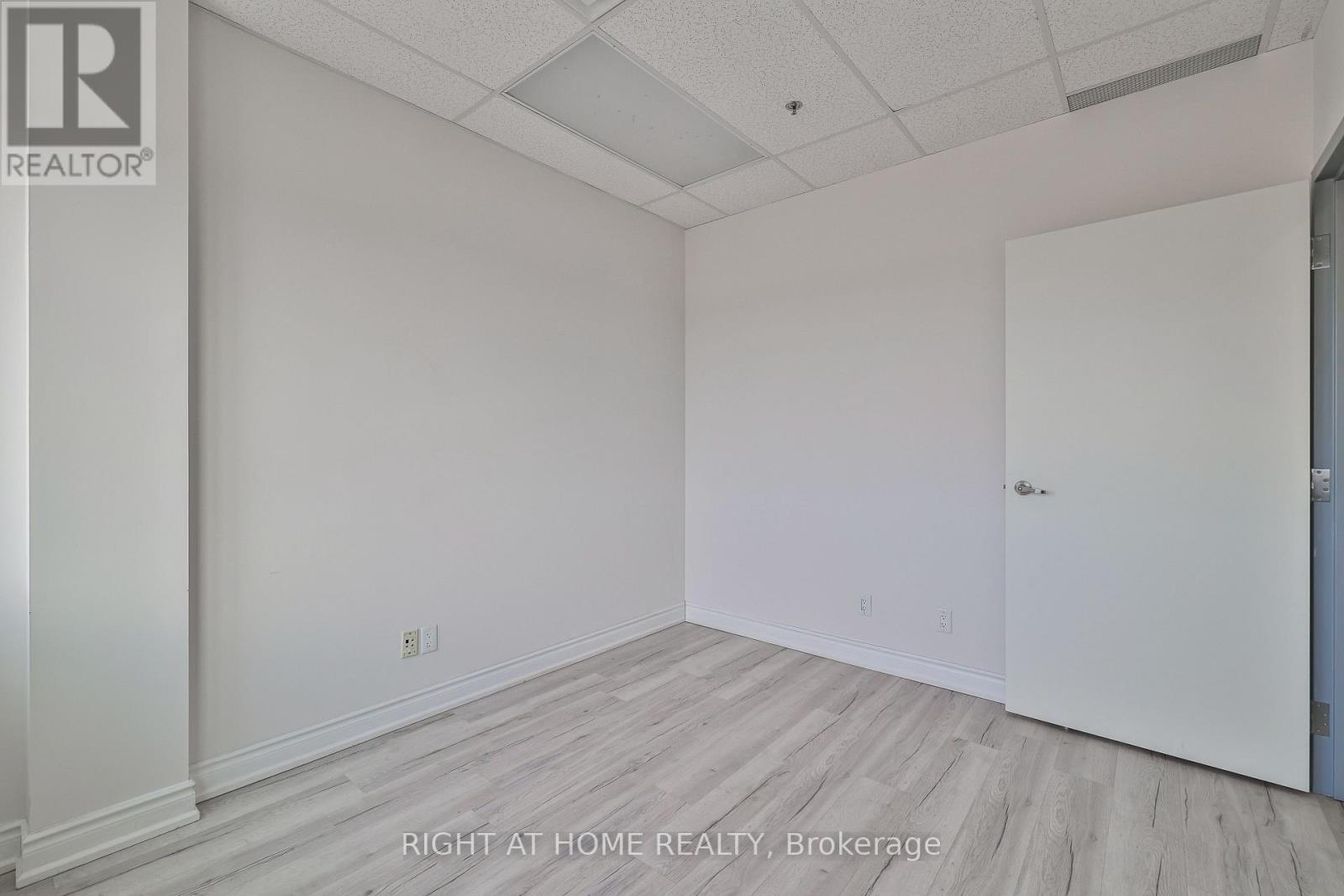 414 - 3075 Hospital Gate, Oakville, Ontario  L6M 1M1 - Photo 16 - W12828706
