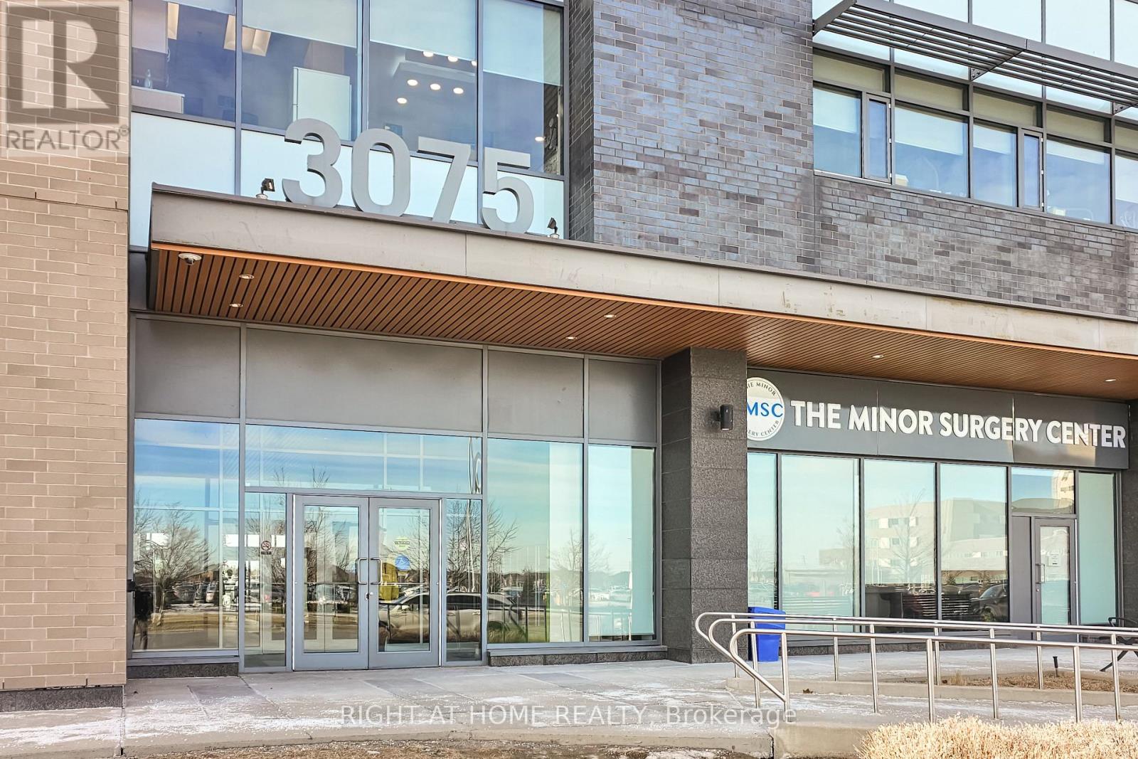 414 - 3075 Hospital Gate, Oakville, Ontario  L6M 1M1 - Photo 2 - W12828706