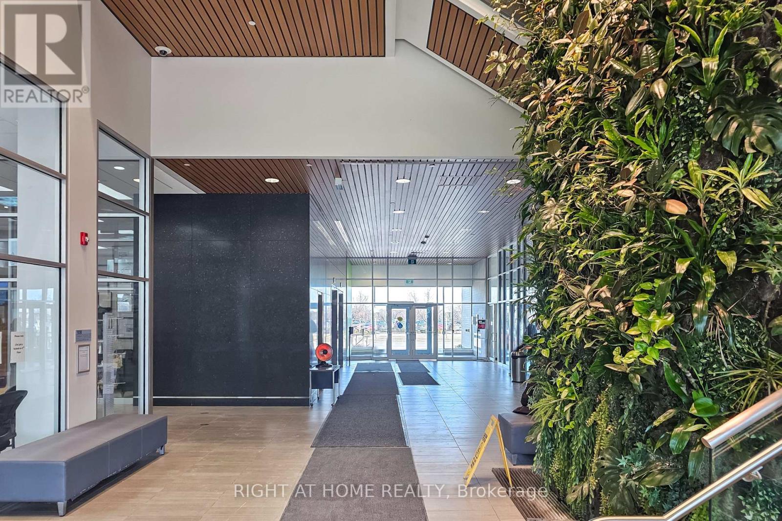 414 - 3075 Hospital Gate, Oakville, Ontario  L6M 1M1 - Photo 4 - W12828706