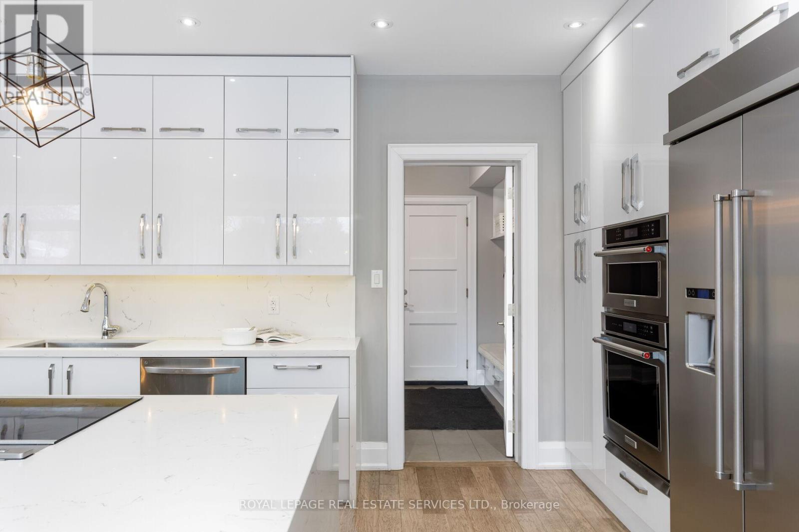 443 Seabourne Drive, Oakville, Ontario  L6L 4E9 - Photo 13 - W12828722