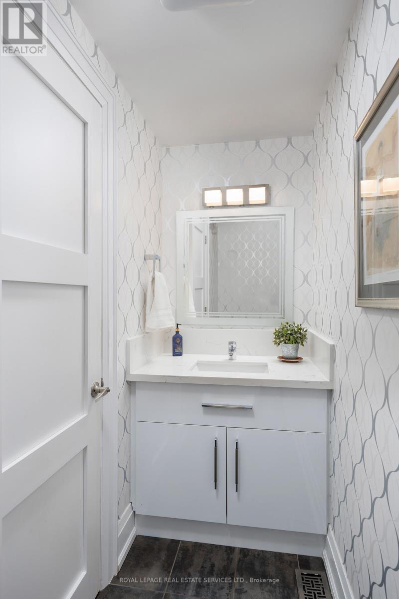 443 Seabourne Drive, Oakville, Ontario  L6L 4E9 - Photo 18 - W12828722