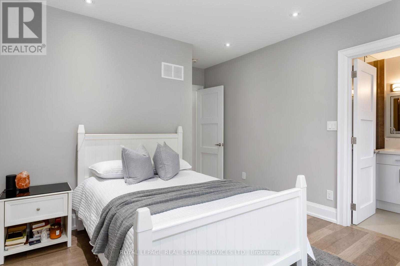 443 Seabourne Drive, Oakville, Ontario  L6L 4E9 - Photo 27 - W12828722