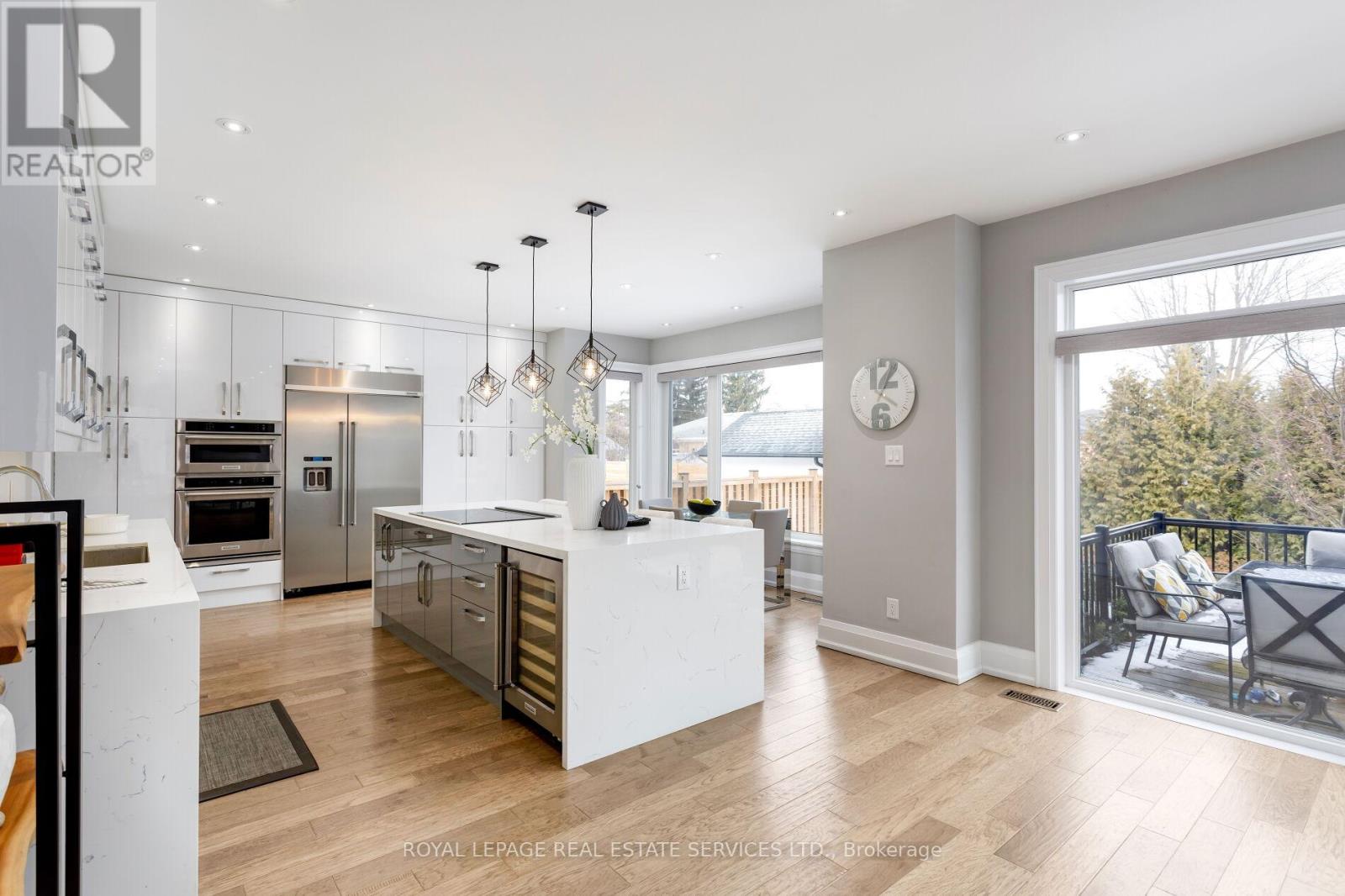 443 Seabourne Drive, Oakville, Ontario  L6L 4E9 - Photo 7 - W12828722