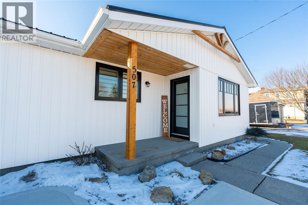 507 John Street, Port Lambton, Ontario  N0P 2B0 - Photo 3 - 26004169