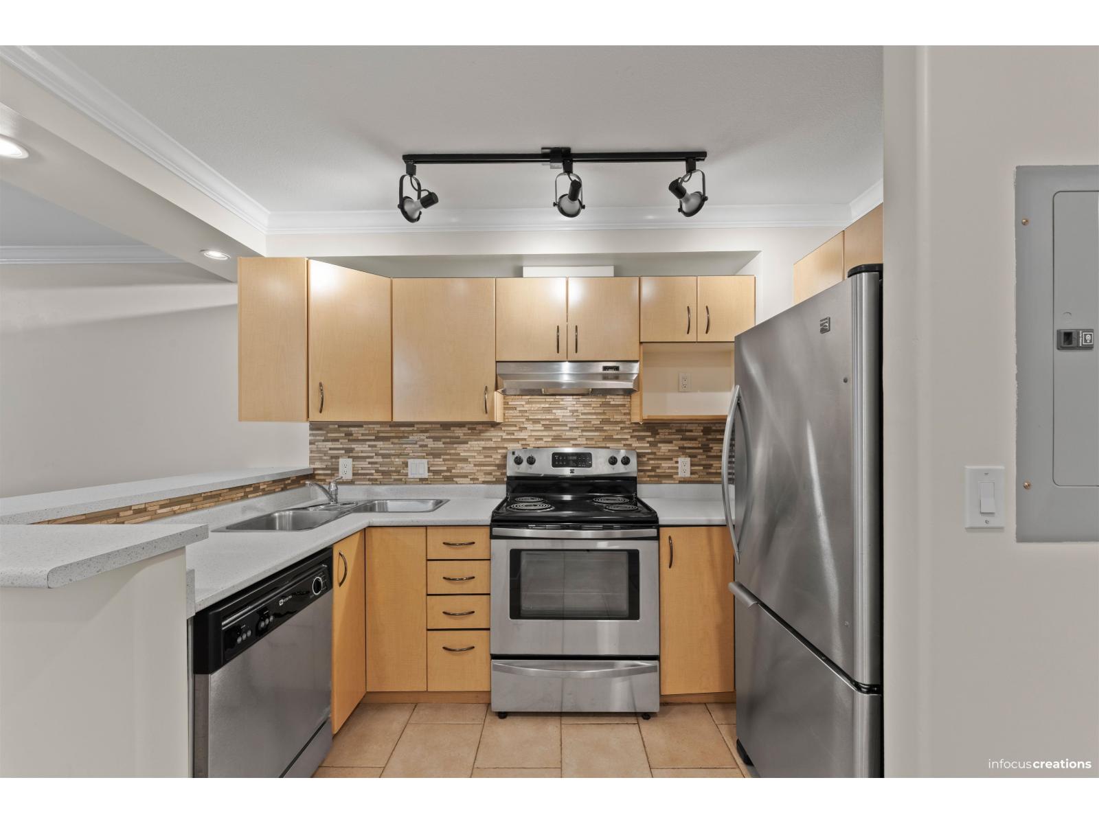 219 20200 56 Avenue, Langley, British Columbia  V3A 8S1 - Photo 1 - R3088237