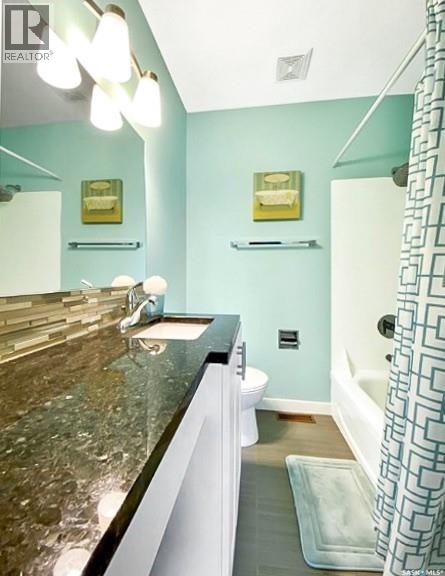 210 Clinton Place, Swift Current, Saskatchewan  S9H 4K2 - Photo 9 - SK029347