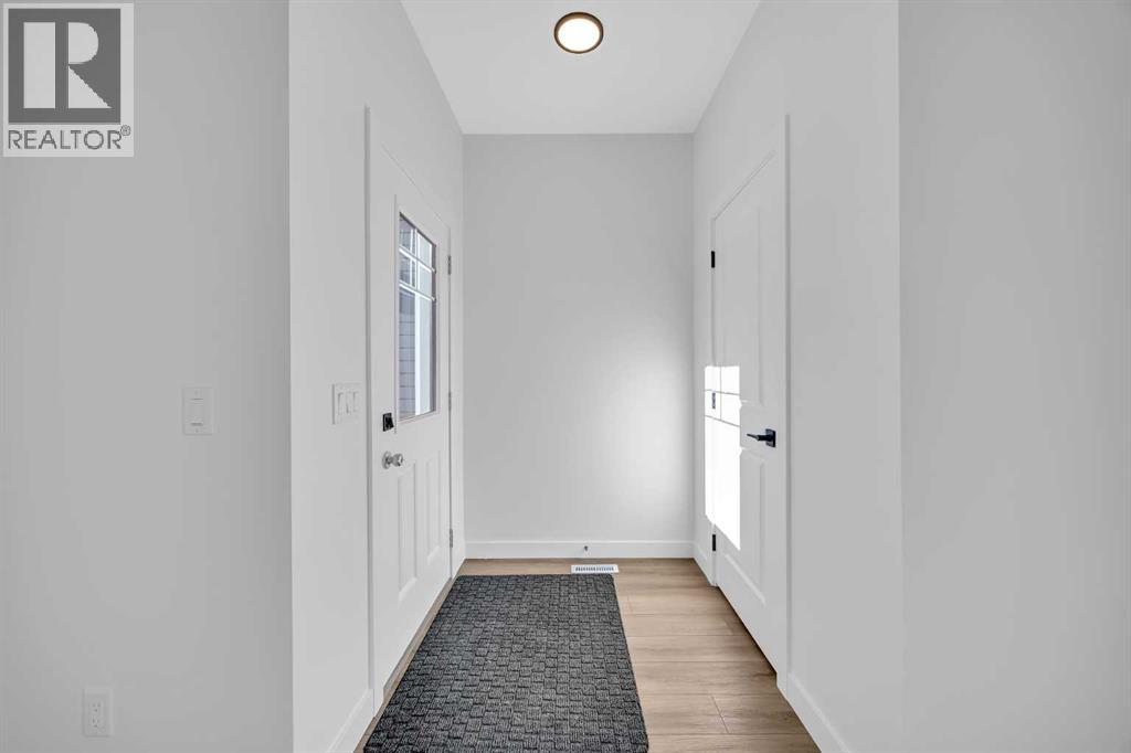 14 Versant Path Sw, Calgary, Alberta  T2Y 0Z5 - Photo 3 - A2284730