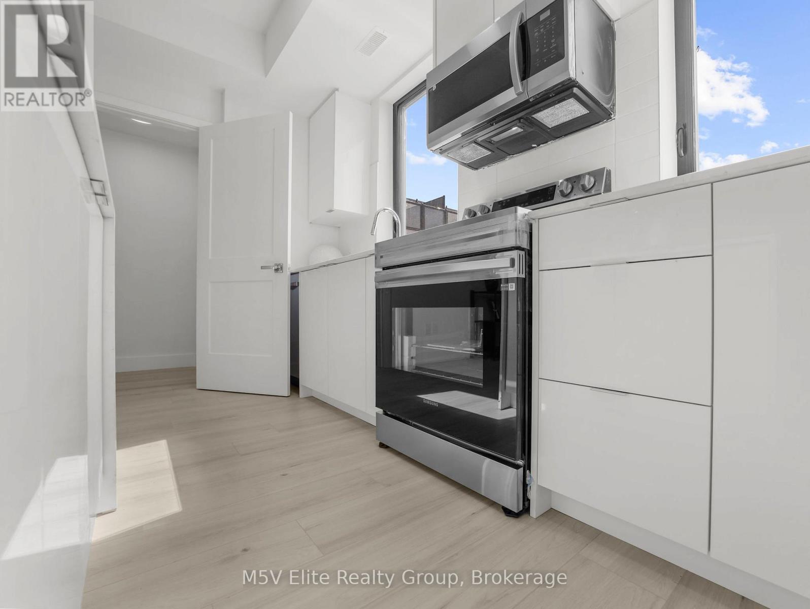 303 - 7277 Wilson Crescent, Niagara Falls, Ontario  L2G 4R8 - Photo 12 - X12828604