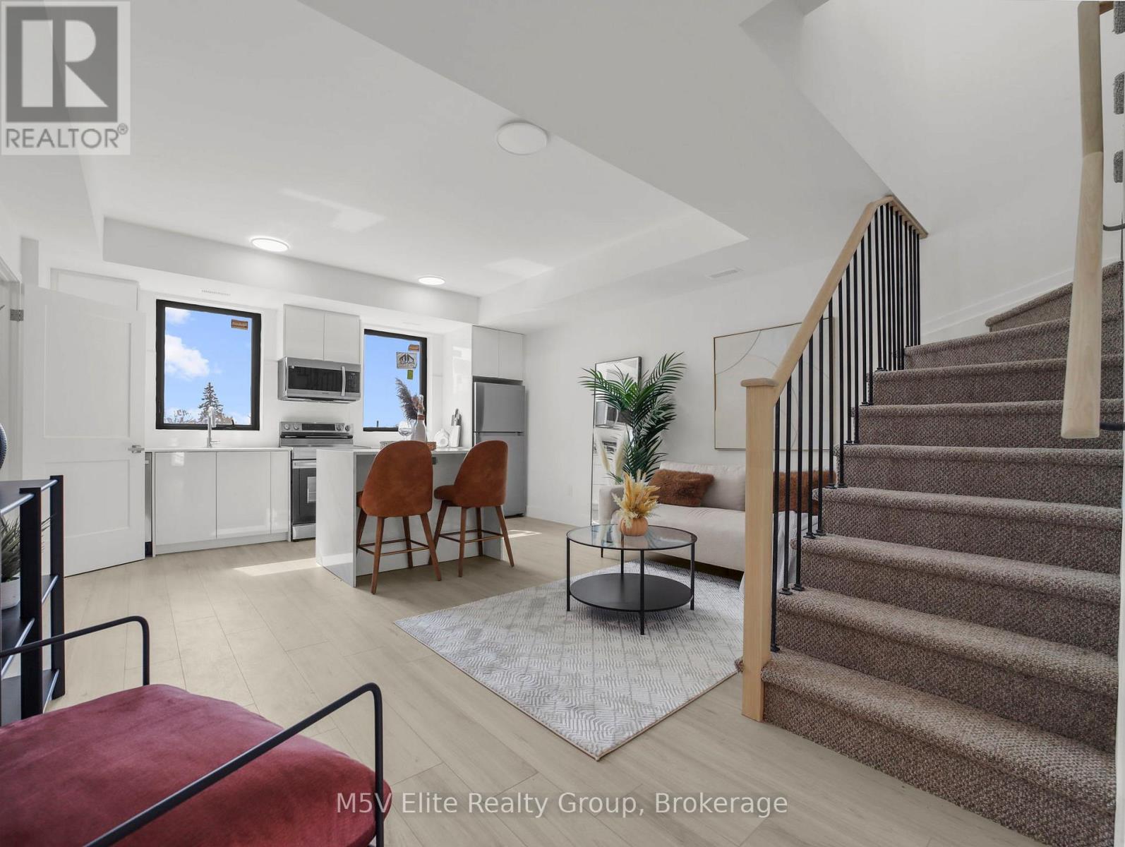 303 - 7277 Wilson Crescent, Niagara Falls, Ontario  L2G 4R8 - Photo 4 - X12828604