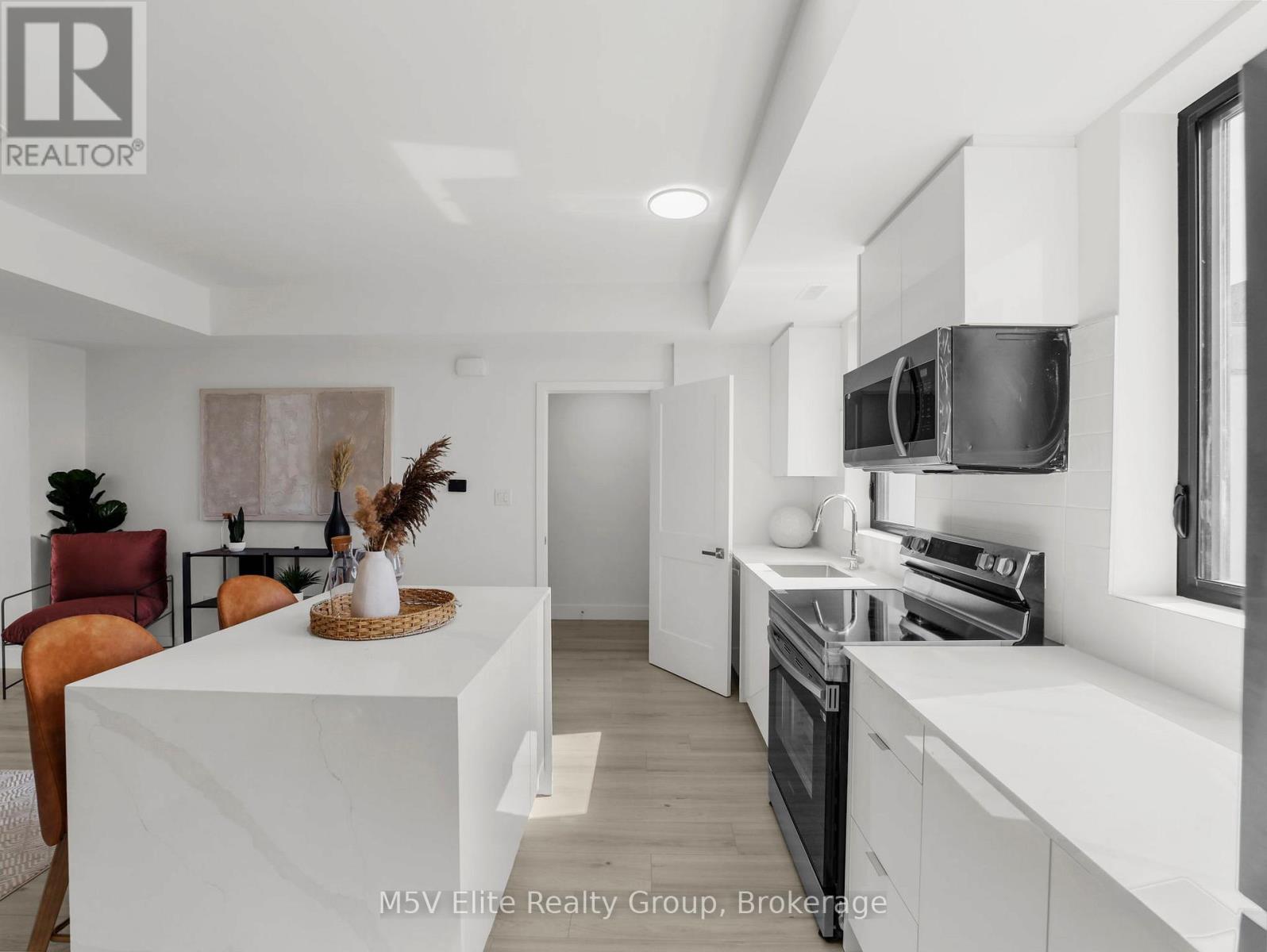 303 - 7277 Wilson Crescent, Niagara Falls, Ontario  L2G 4R8 - Photo 8 - X12828604