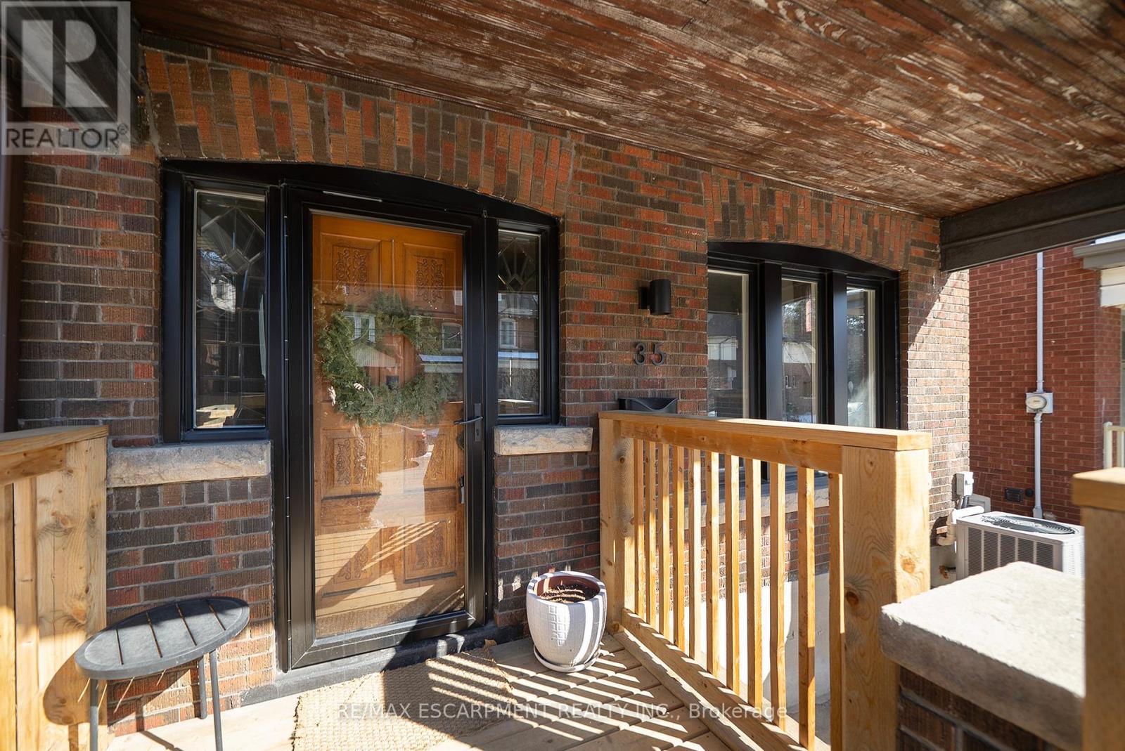 35 Rutherford Avenue, Hamilton, Ontario  L8M 1Y5 - Photo 2 - X12828684