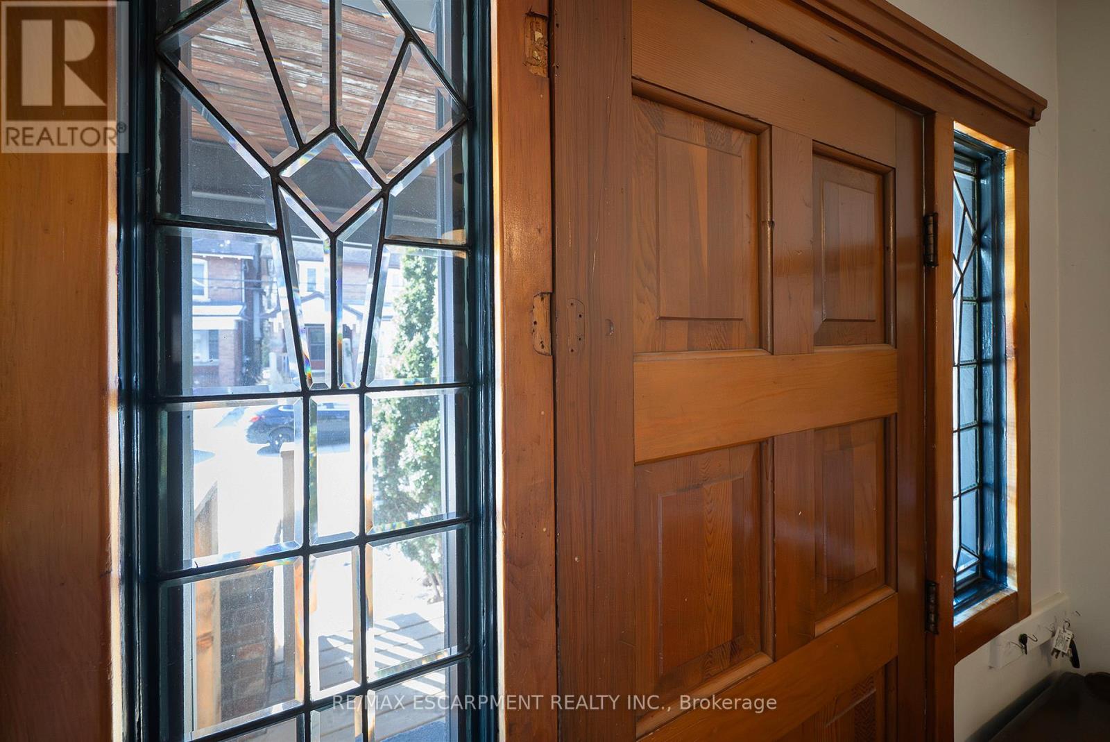 35 Rutherford Avenue, Hamilton, Ontario  L8M 1Y5 - Photo 5 - X12828684