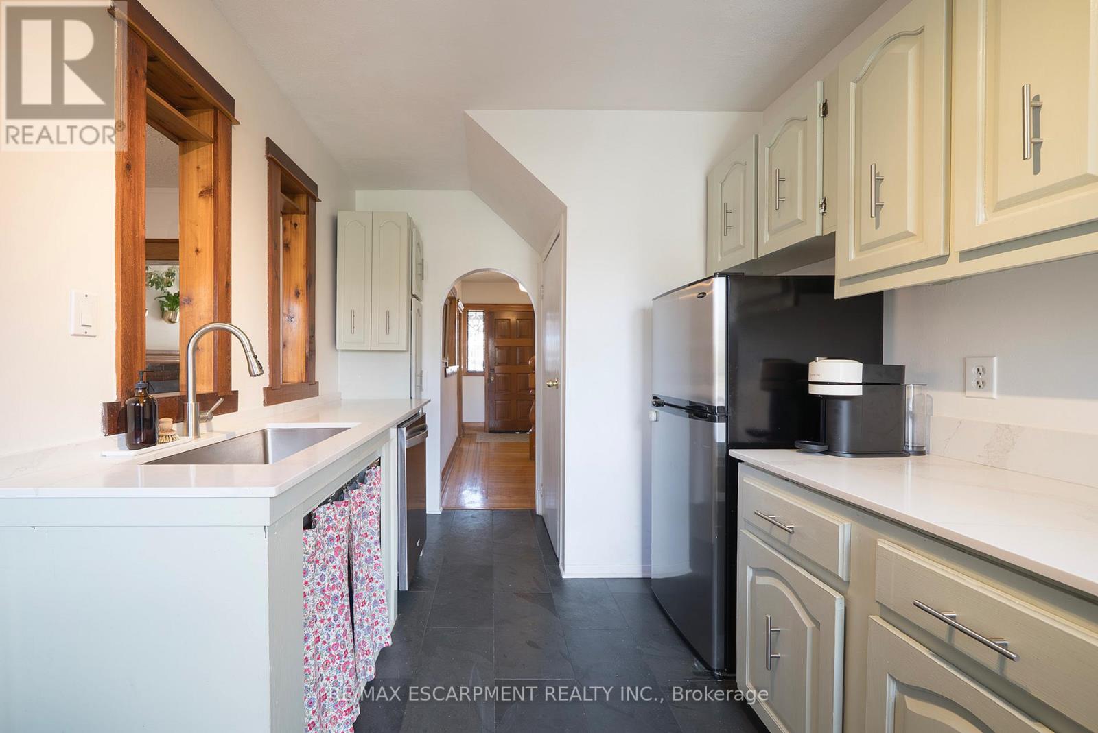 35 Rutherford Avenue, Hamilton, Ontario  L8M 1Y5 - Photo 9 - X12828684