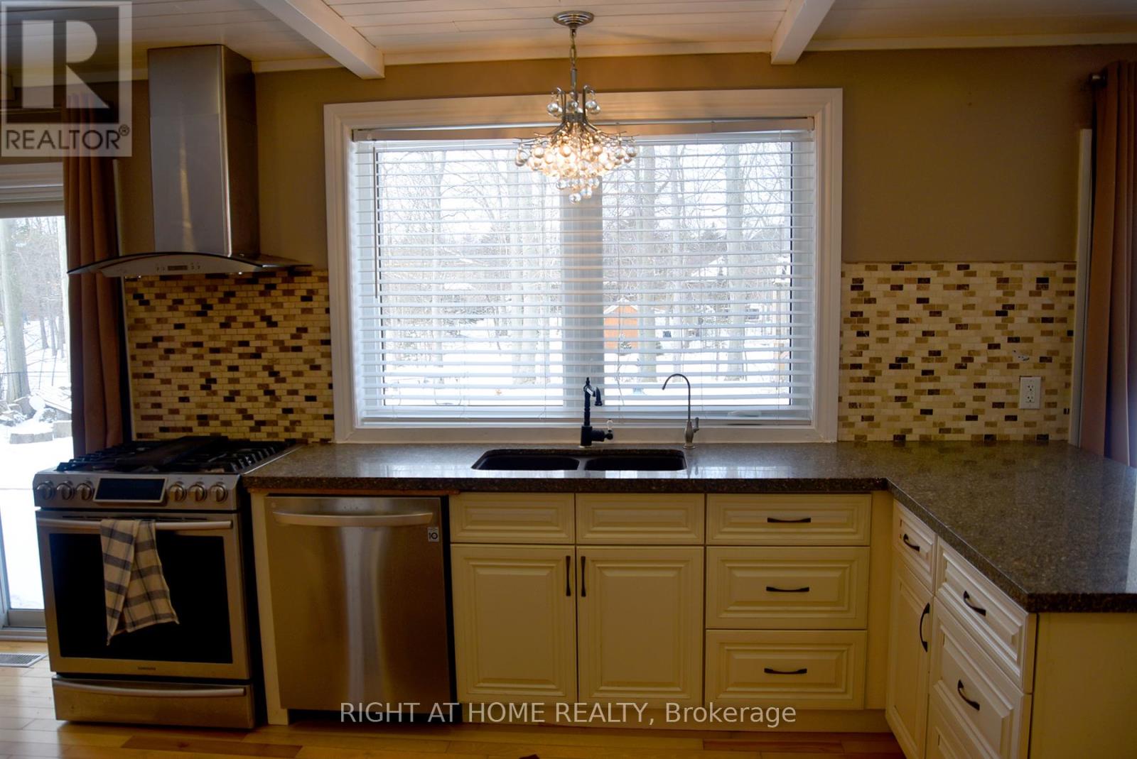 994 Haist Street, Pelham, Ontario  L0S 1E4 - Photo 10 - X12828732