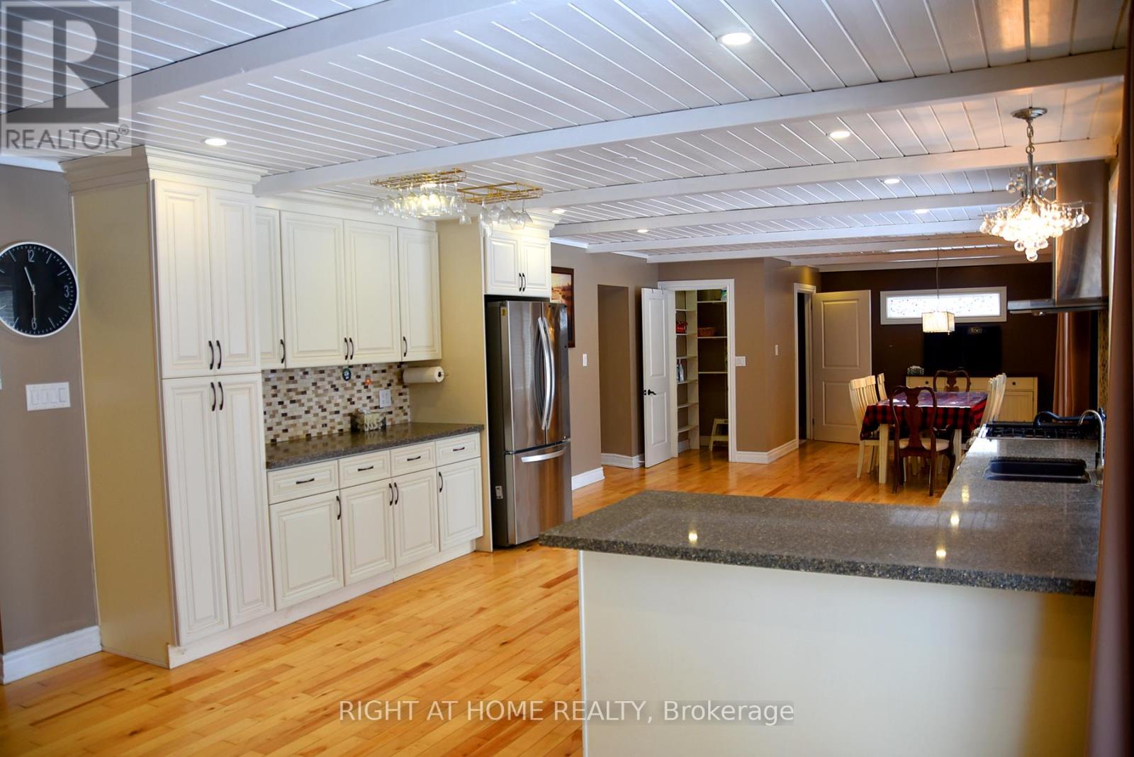 994 Haist Street, Pelham, Ontario  L0S 1E4 - Photo 12 - X12828732