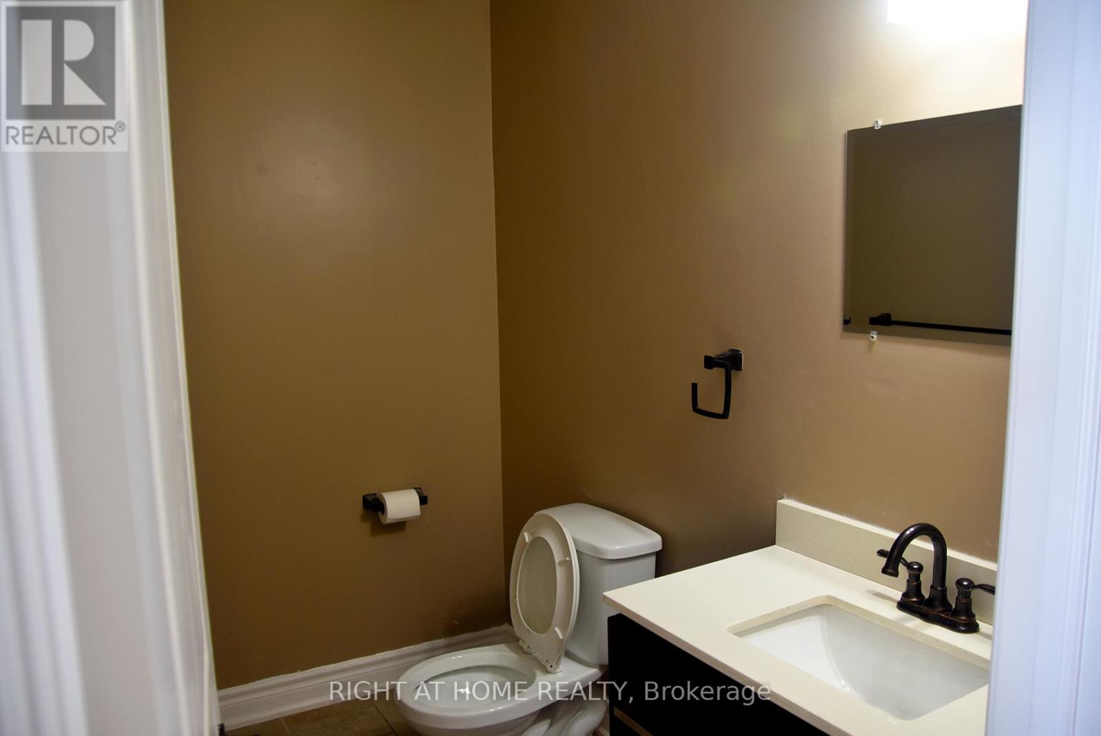 994 Haist Street, Pelham, Ontario  L0S 1E4 - Photo 4 - X12828732