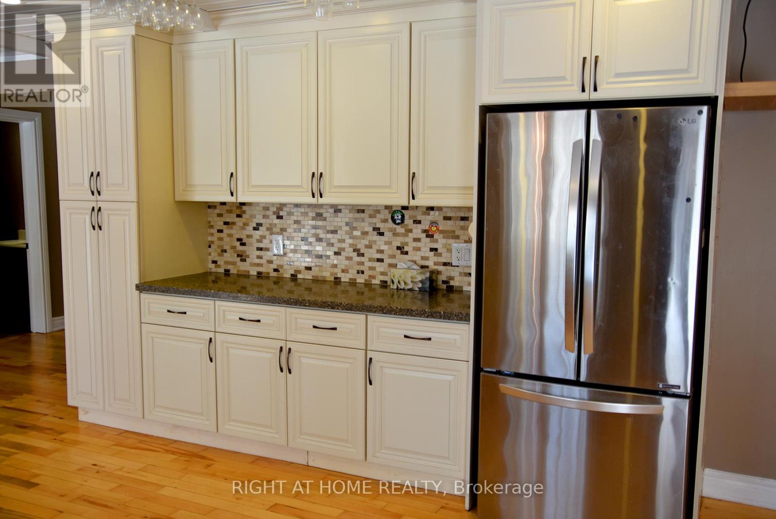 994 Haist Street, Pelham, Ontario  L0S 1E4 - Photo 9 - X12828732