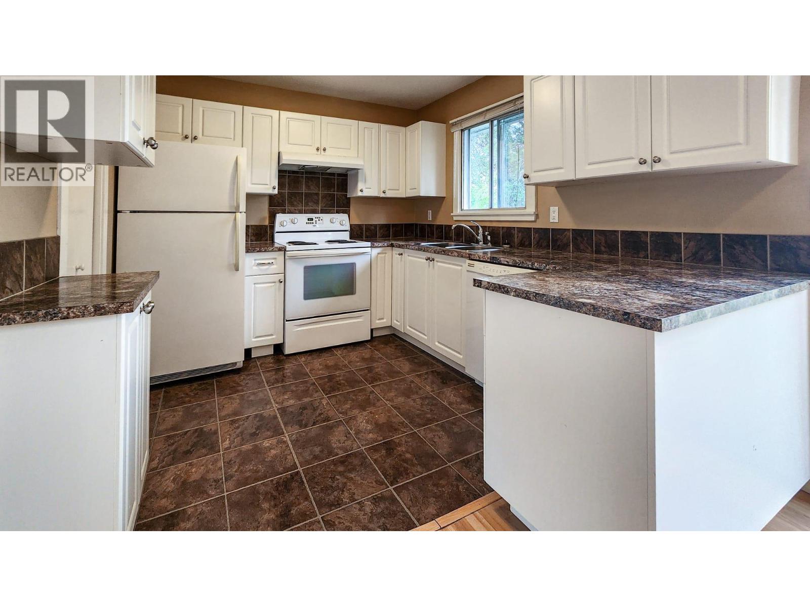 592 Mccurdy Road, Kelowna, British Columbia  V1X 2P5 - Photo 2 - 10367498