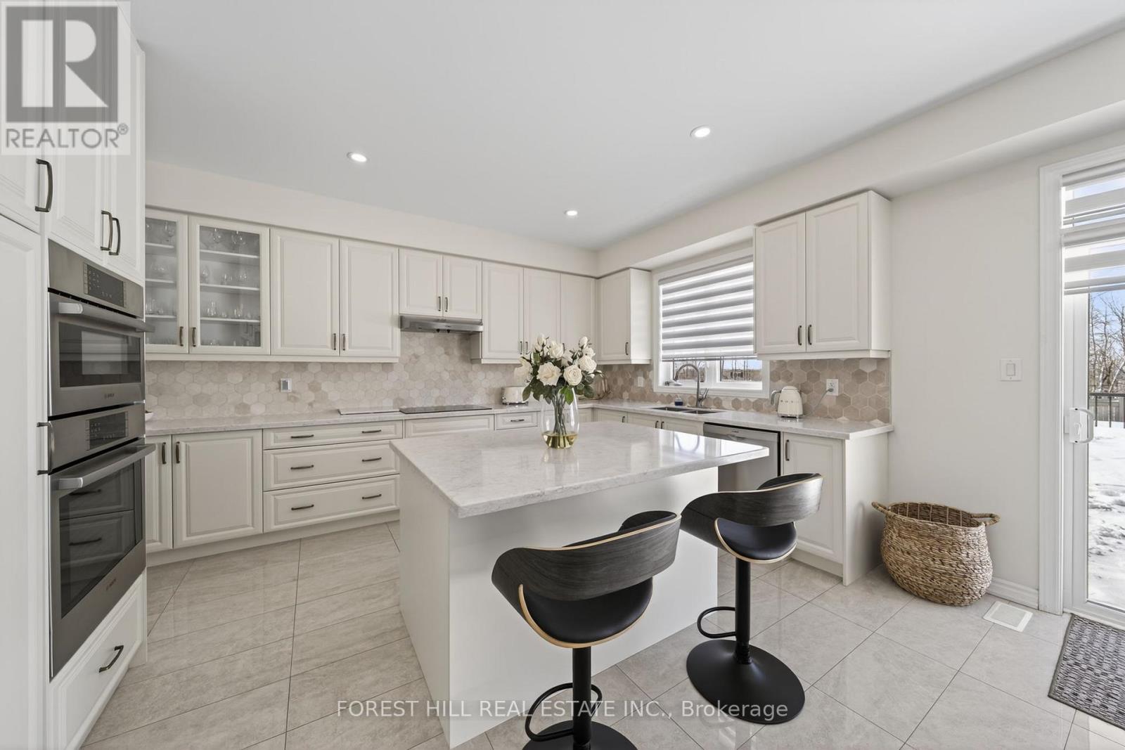 37 Rugman Crescent, Springwater, Ontario  L9X 2A2 - Photo 11 - S12828620