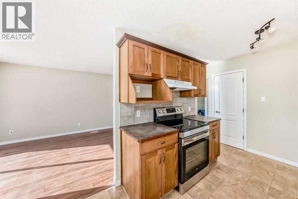 33 Meadowlark Boulevard N, Lethbridge, Alberta  T1H 4R4 - Photo 4 - A2288320