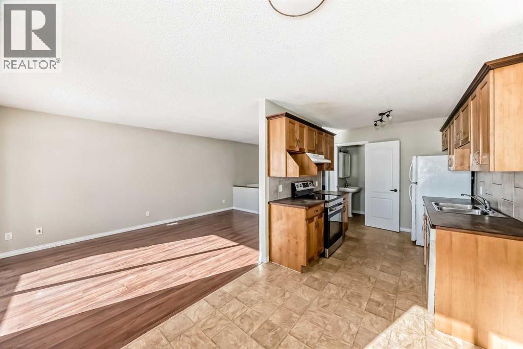 33 Meadowlark Boulevard N, Lethbridge, Alberta  T1H 4R4 - Photo 3 - A2288320