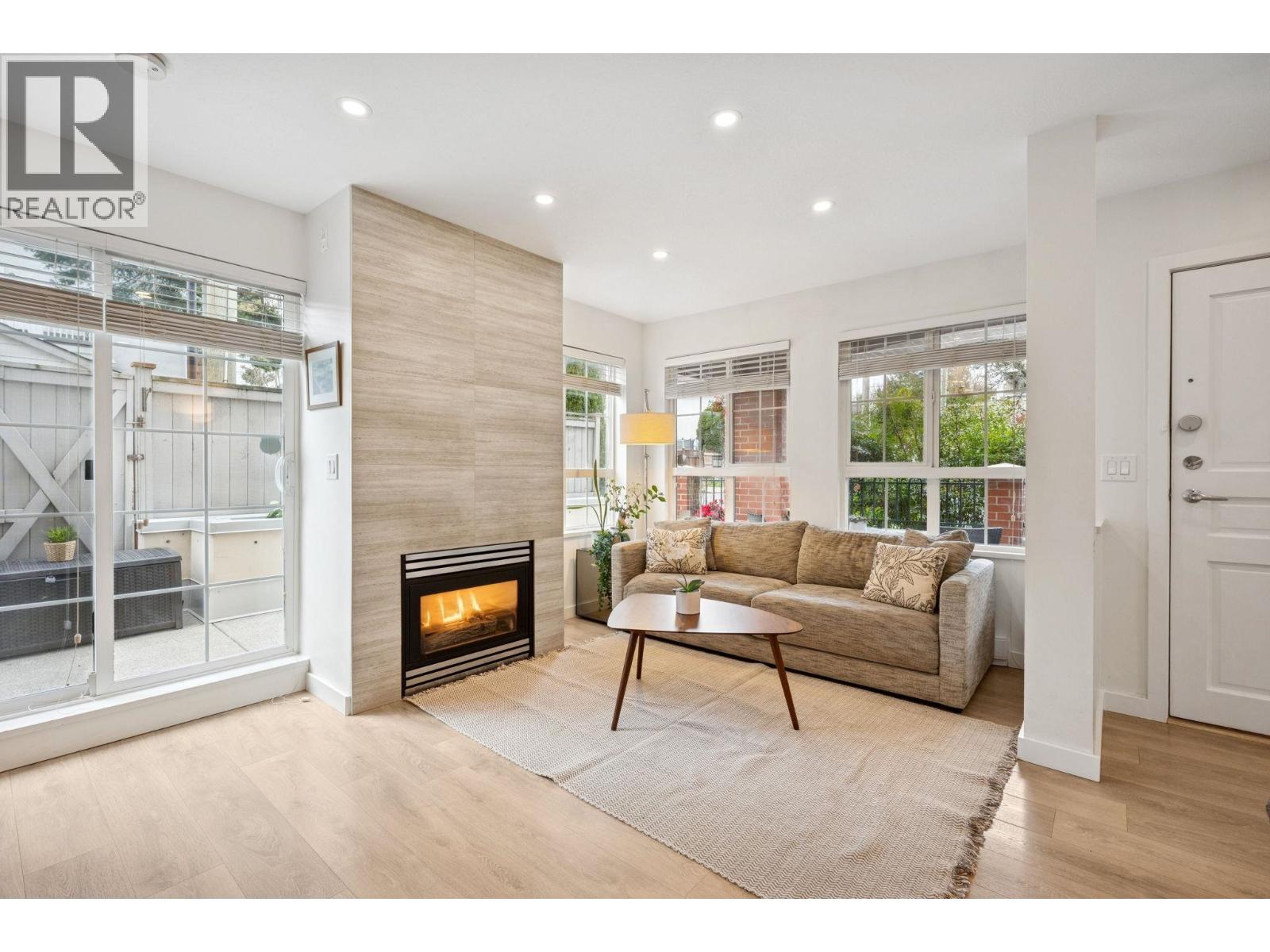 1985 Dunbar Street, Vancouver, British Columbia V6R 4R5 - Photo 3 - R3093486