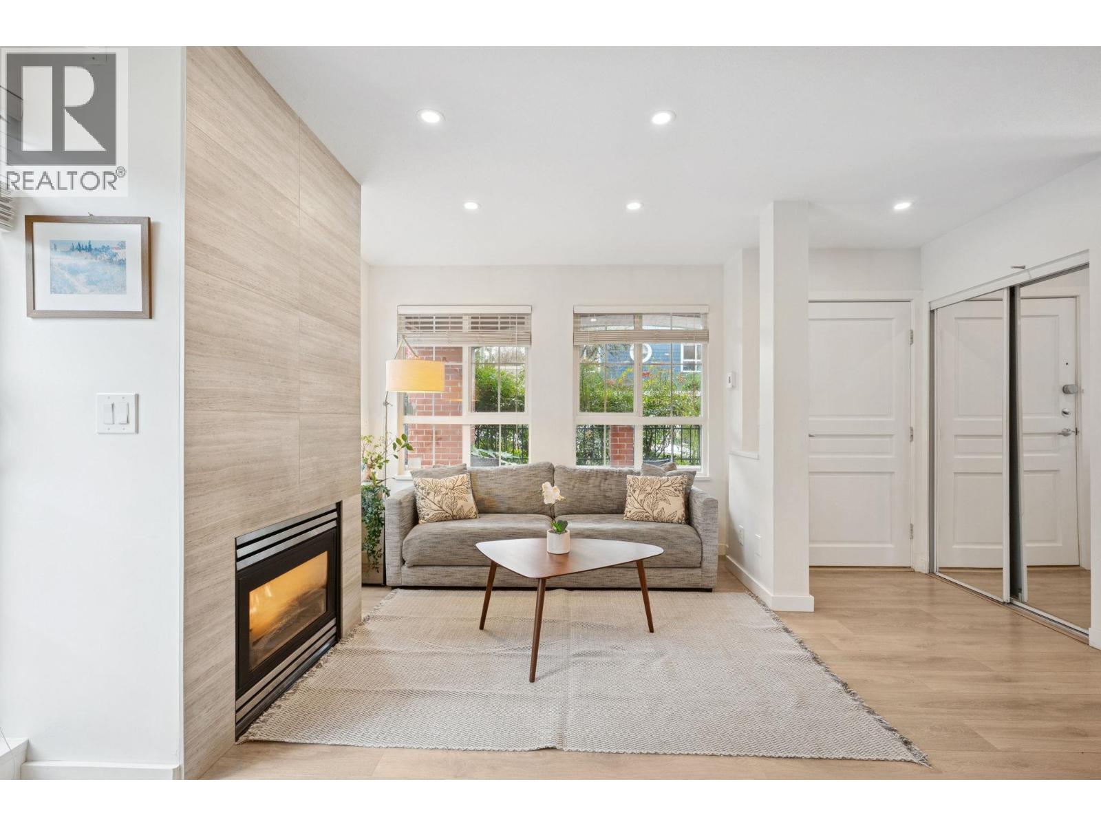 1985 Dunbar Street, Vancouver, British Columbia V6R 4R5 - Photo 4 - R3093486