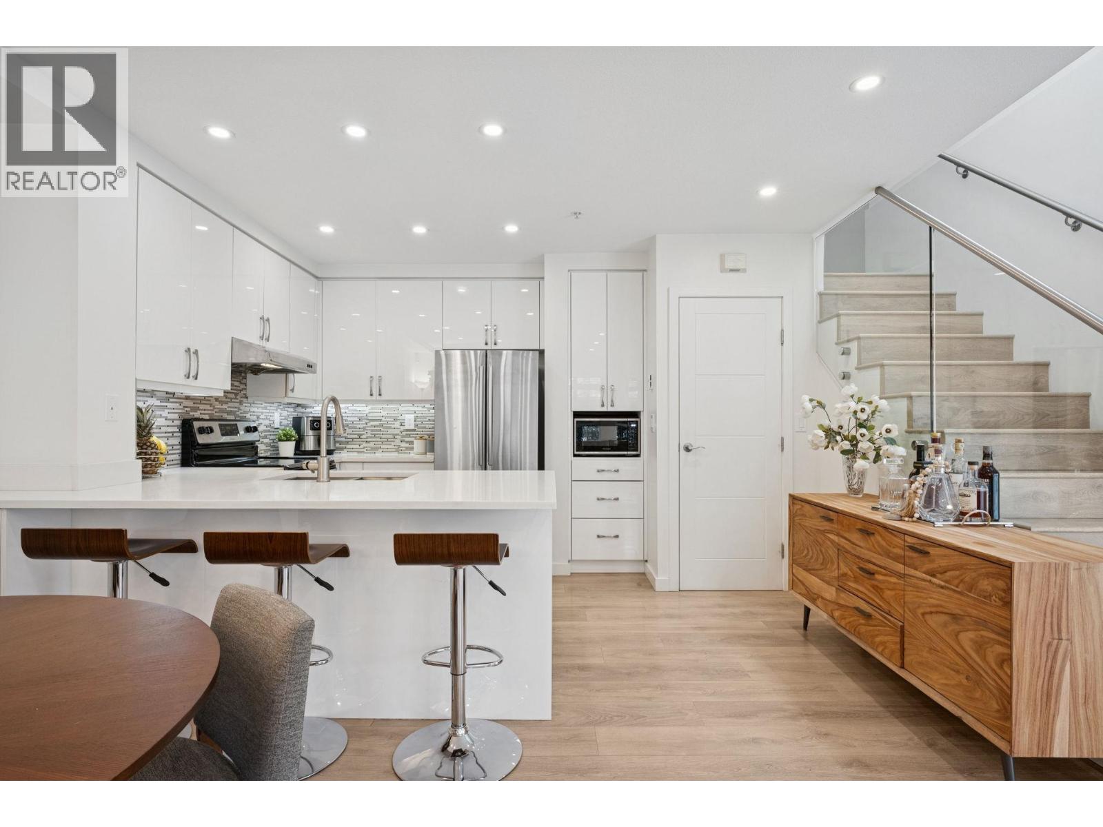 1985 Dunbar Street, Vancouver, British Columbia V6R 4R5 - Photo 11 - R3093486