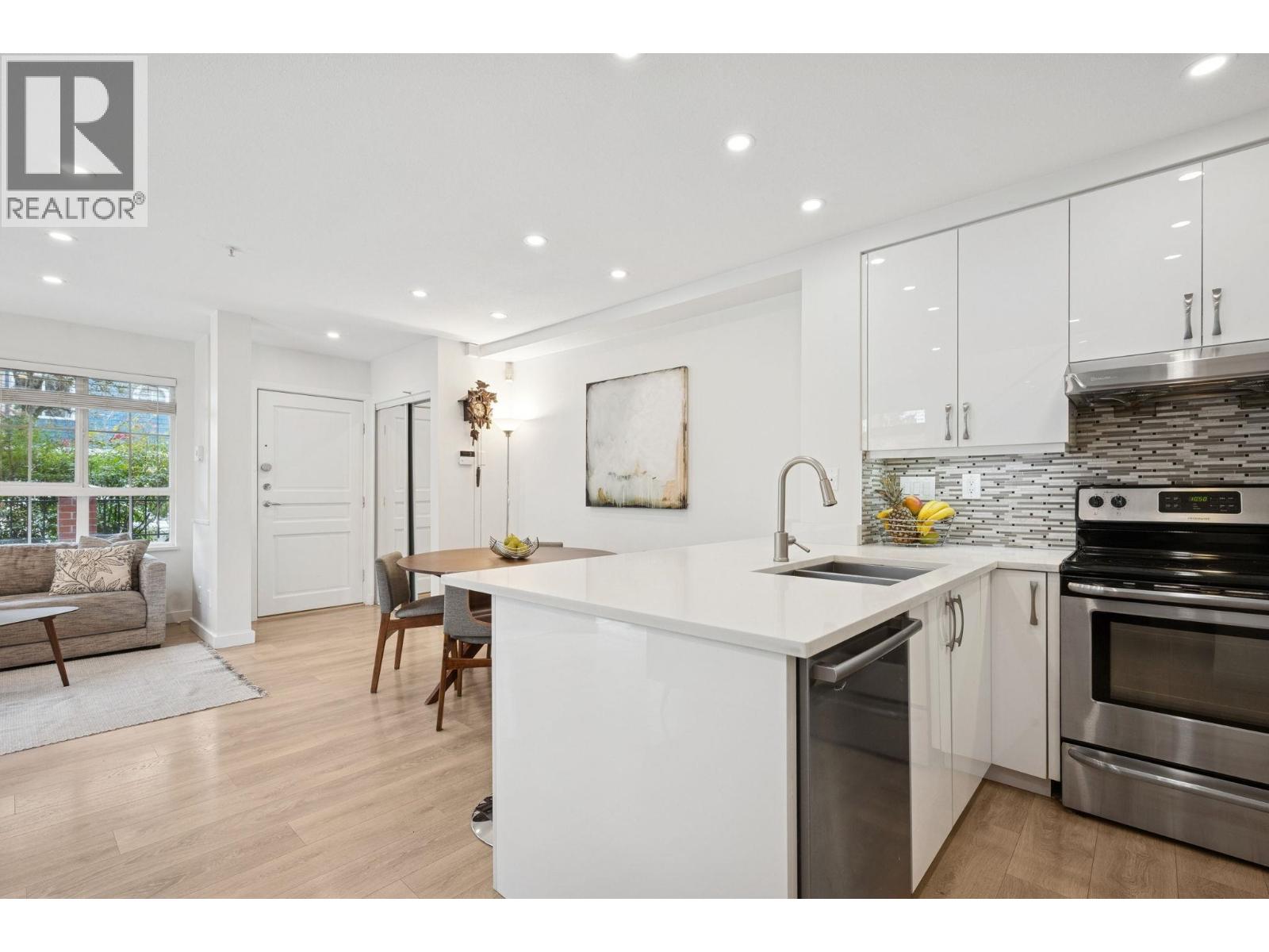 1985 Dunbar Street, Vancouver, British Columbia V6R 4R5 - Photo 13 - R3093486