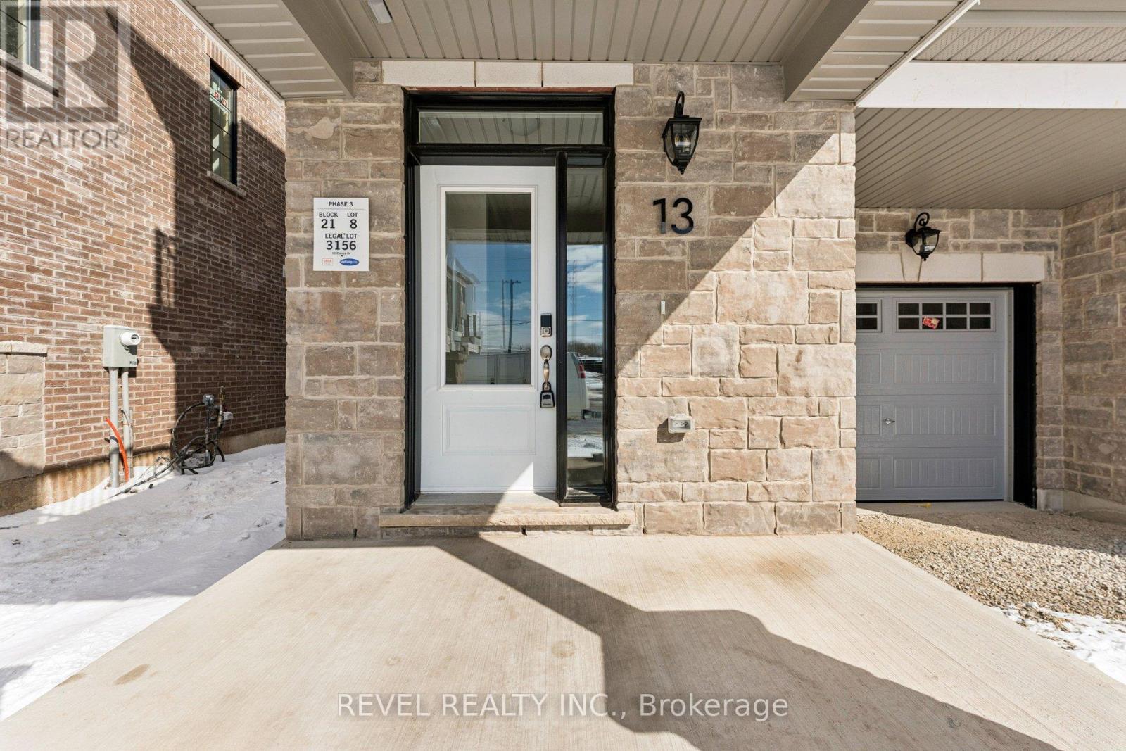 13 Elantra Drive, Brampton, Ontario  L7A 5M6 - Photo 2 - W12827342