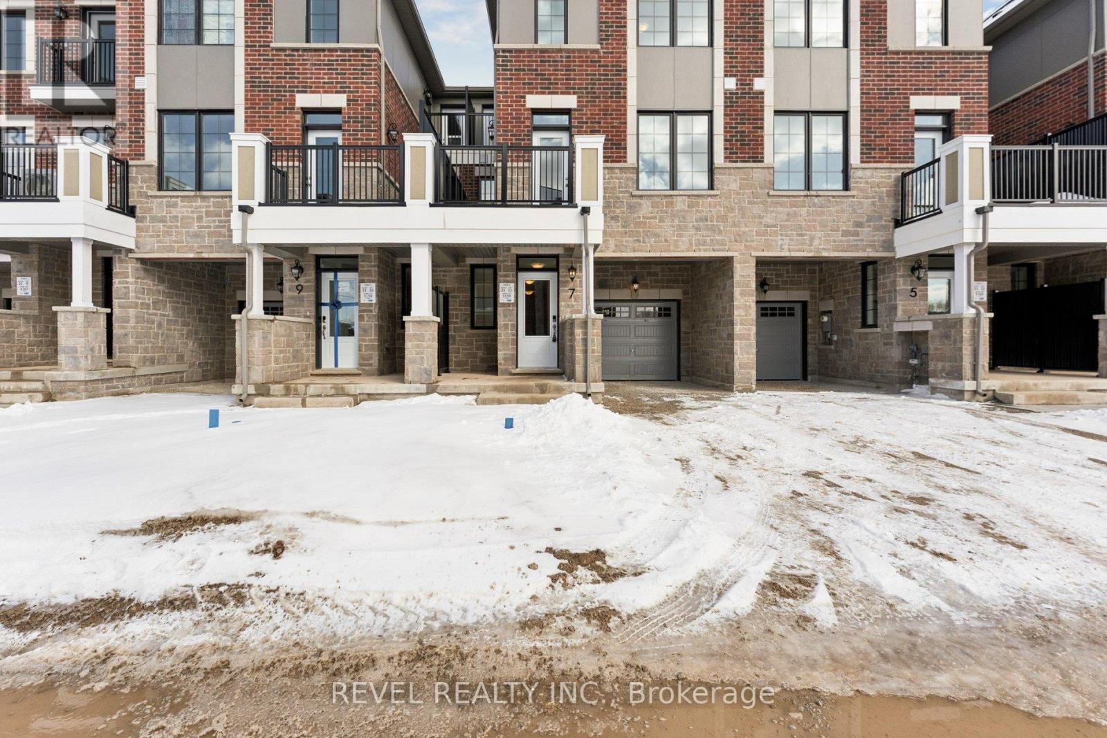 7 Elantra Drive, Brampton, Ontario  L7A 5M6 - Photo 3 - W12827376