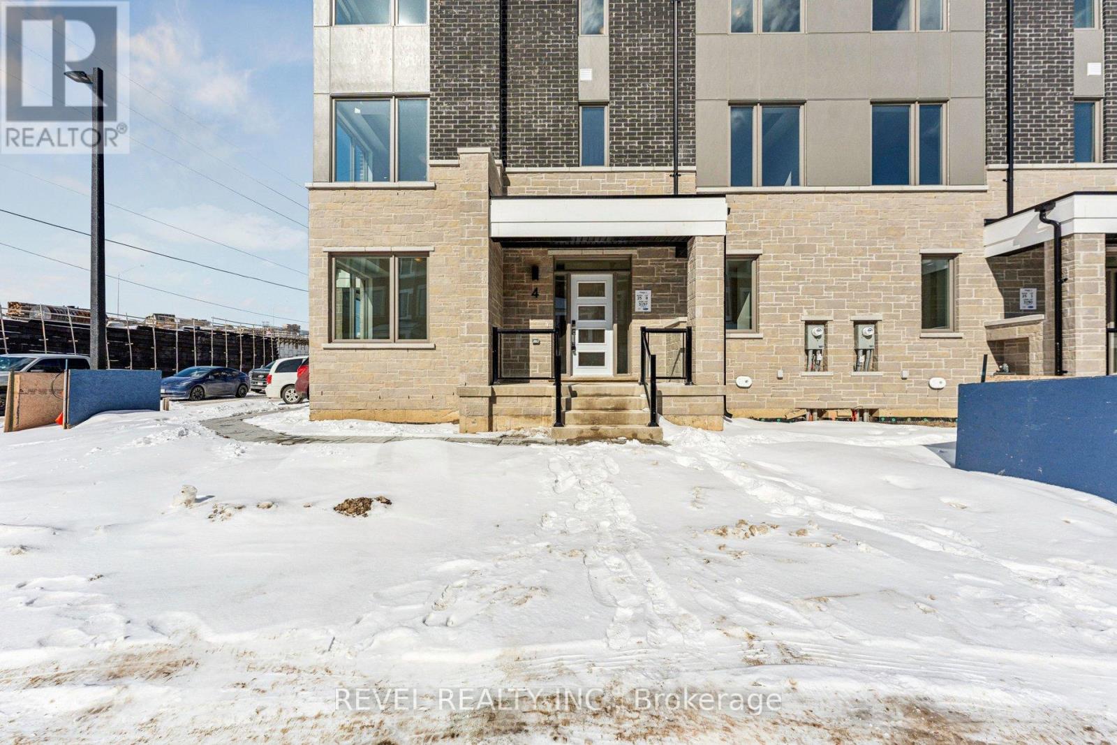 4 Sturgeon Road, Brampton, Ontario  L7A 5M6 - Photo 3 - W12827364