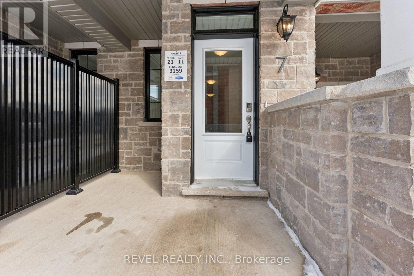 7 Elantra Drive, Brampton, Ontario  L7A 5M6 - Photo 5 - W12827376