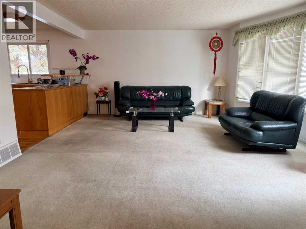 150 Piper Drive, Red Deer, Alberta  T4P 1L6 - Photo 2 - A2284504