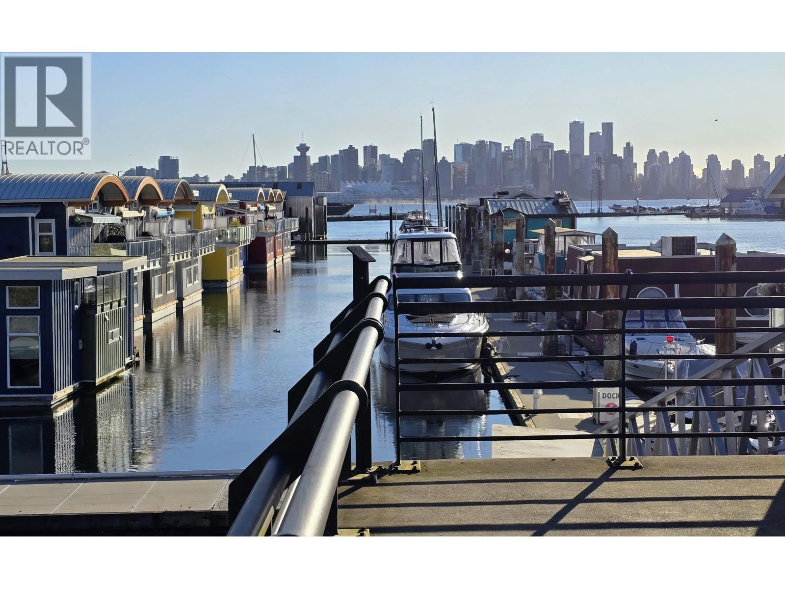 JNW33 415 W ESPLANADE, North Vancouver, British Columbia