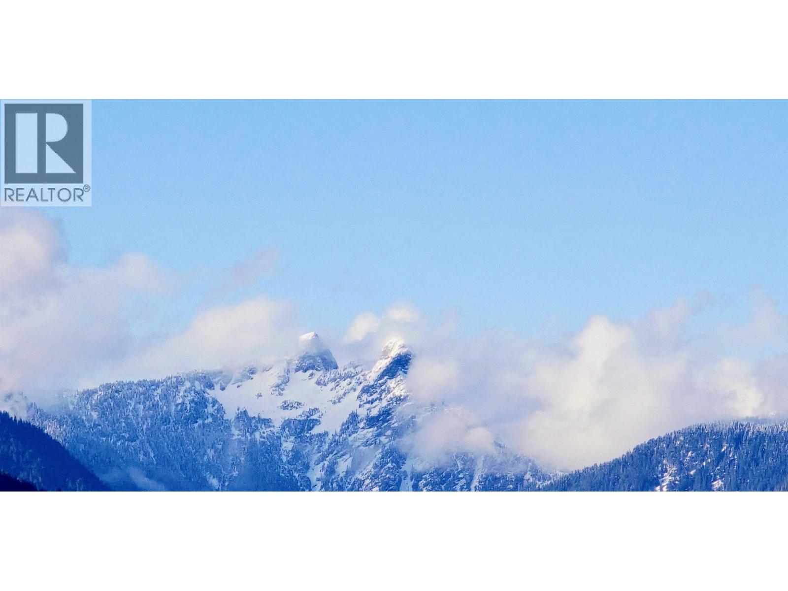 Jnw33 415 W Esplanade, North Vancouver, British Columbia  V7M 1A6 - Photo 3 - R3088278