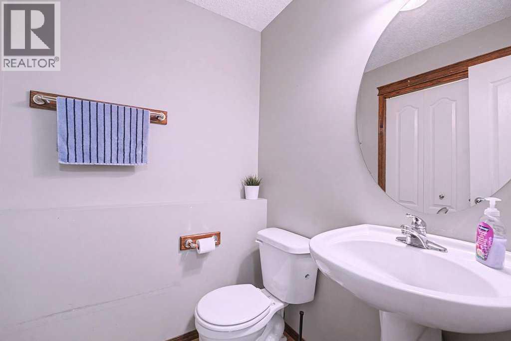 154 New Brighton Lane Se, Calgary, Alberta  T2E 0E2 - Photo 20 - A2284696