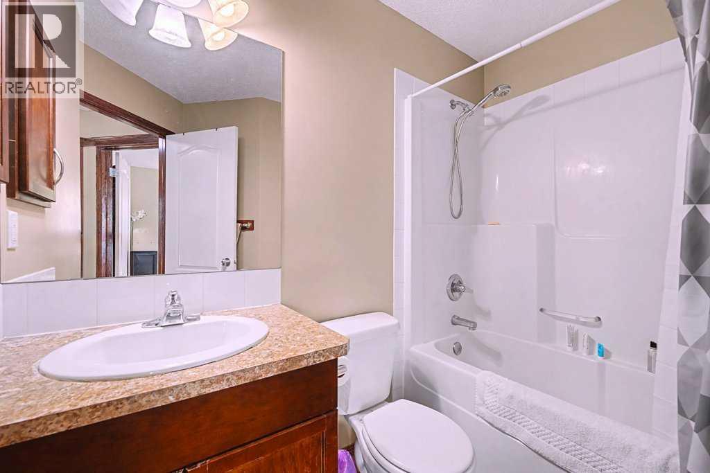 154 New Brighton Lane Se, Calgary, Alberta  T2E 0E2 - Photo 29 - A2284696