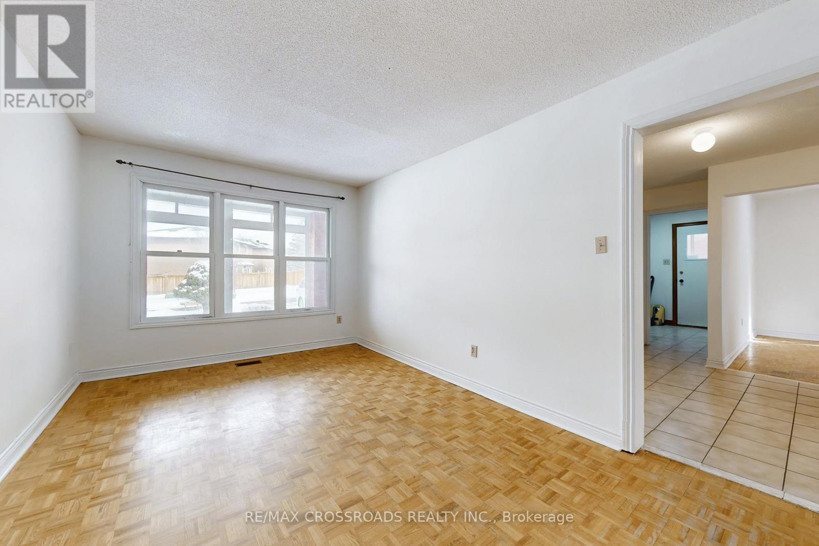 50 Marchwood Crescent, Richmond Hill, Ontario  L4C 8M4 - Photo 10 - N12828654